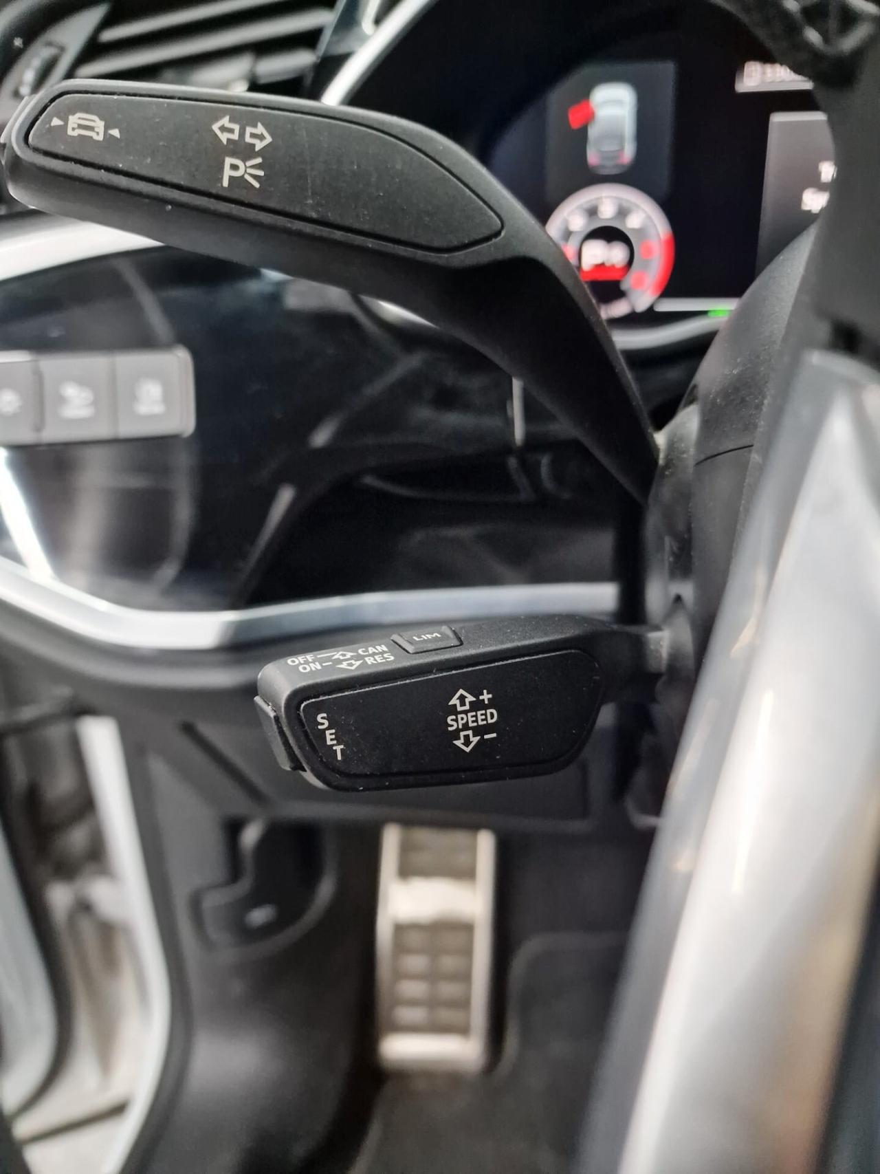 Audi Q3 SPB 35 TDI S tronic line edition 2.0 150CV Identity Black