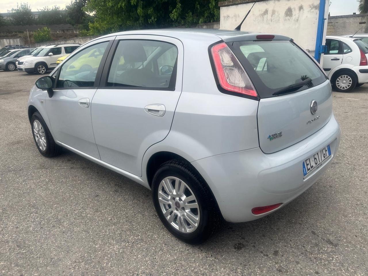 Punto Fiat g punto 5P-1.4-77cv- metano -full-2012