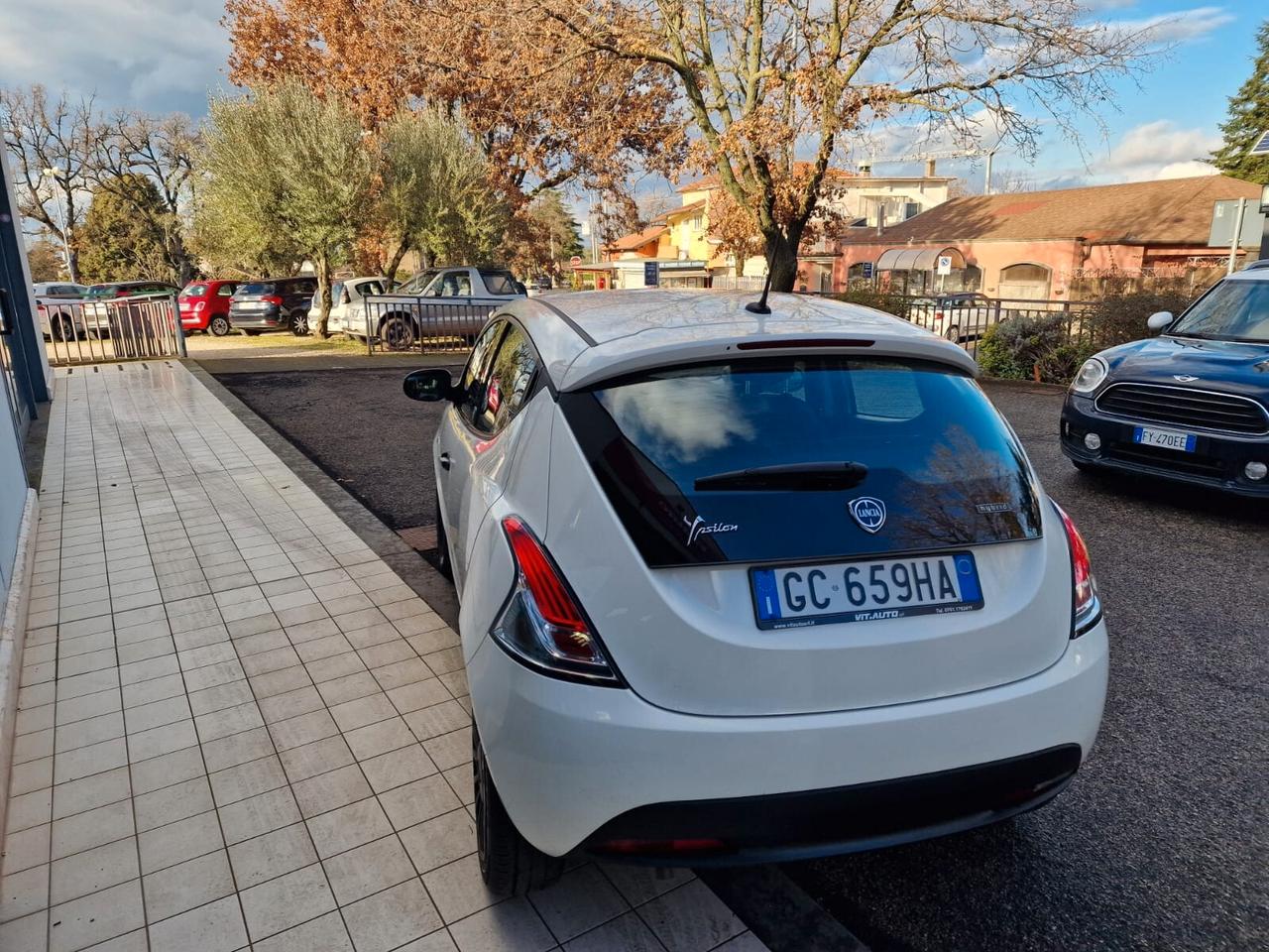 Lancia Ypsilon 1.0 FireFly 5 porte S&S Hybrid Ecochic Silver