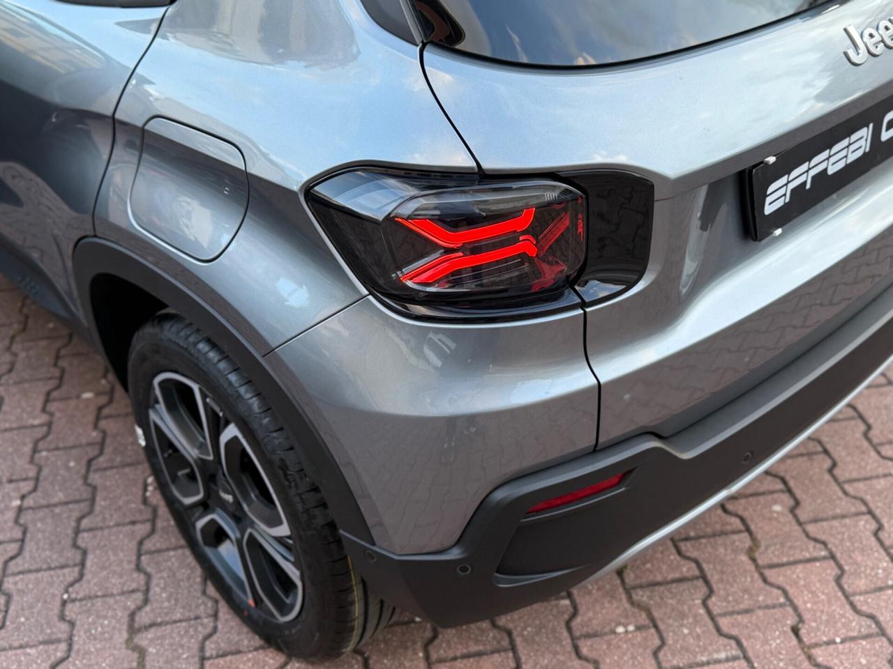 Jeep Avenger 1.2 e-Hybrid 110 cv MHEV Summit