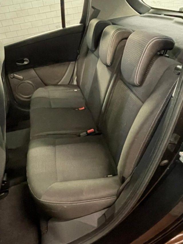 RENAULT Clio 1.2 16V 5 porte Luxe