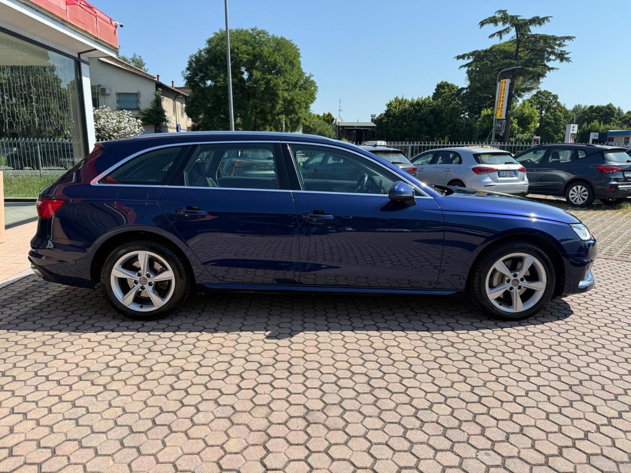 Audi A4 Avant 40 TDI quattro S tronic Business Advanced