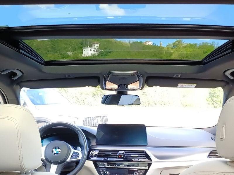 BMW Serie 5 Touring 540i Touring mhev 48V xdrive Msport auto