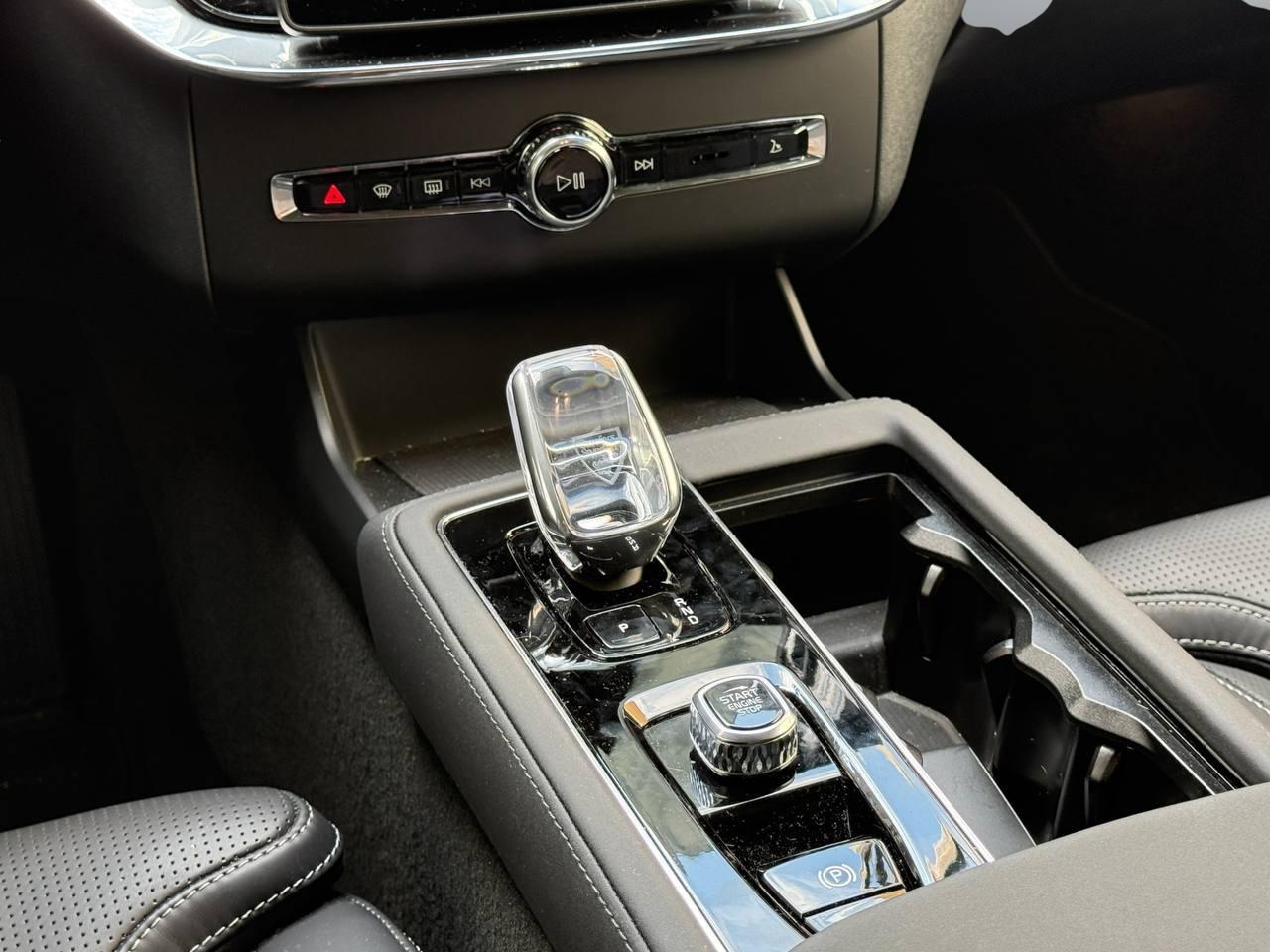 VOLVO Nuova XC90 Ultra Black Edition T8 AWD AUT