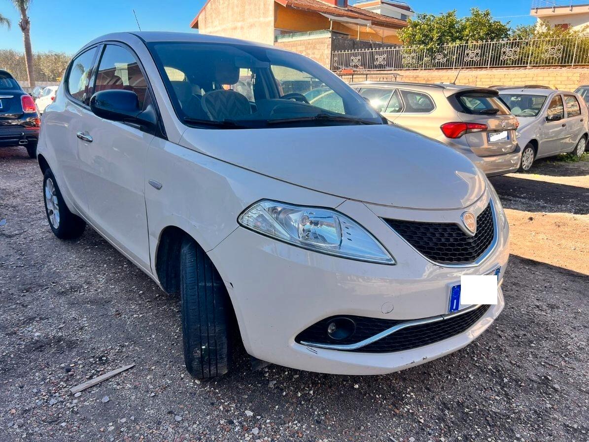 Lancia Ypsilon 0.9 TwinAir 85 CV 5 porte Metano Ecochic Gold