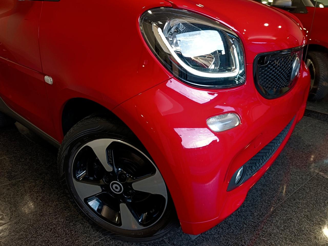 Smart ForTwo 70 1.0 twinamic Passion Grey opaco e Rosso