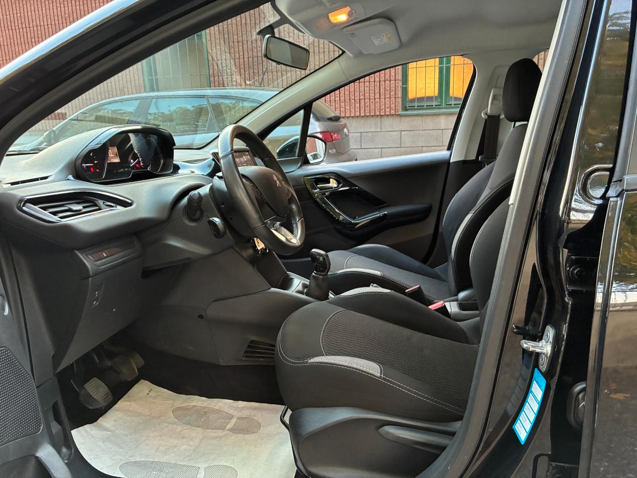 PEUGEOT 208 SOLO 29.813KM