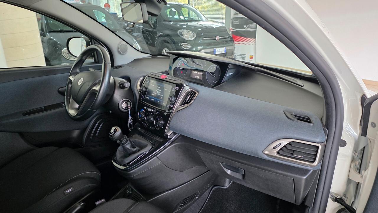 Lancia Ypsilon 1.0 FireFly 5 porte S&S Hybrid Gold