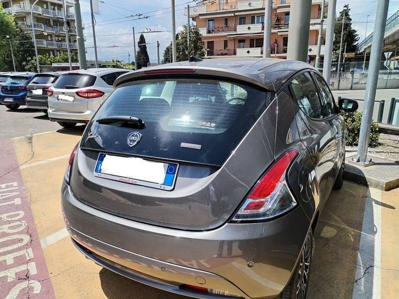 Lancia Ypsilon 1.0 FireFly 5 porte S&S Hybrid Alberta Ferretti