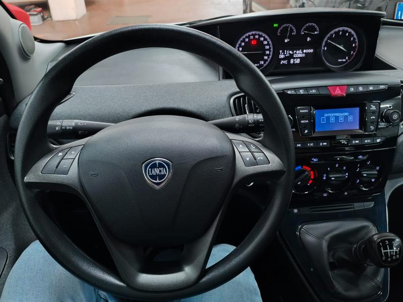 Lancia YPSILON HYBRID "SOLO 10.000 KM"