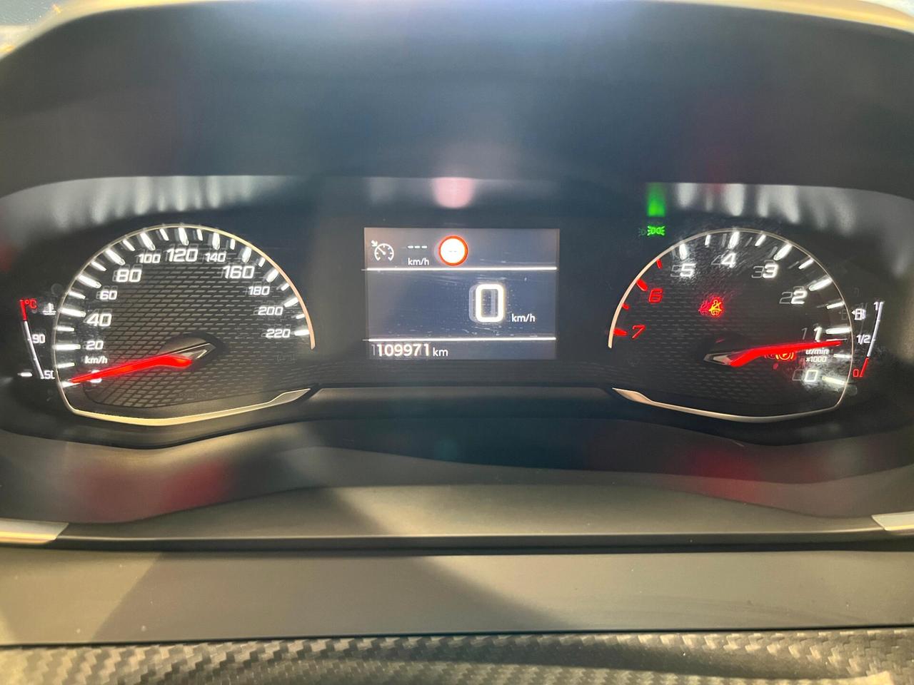 Peugeot 2008 BlueHDi 110 S&S Allure Pack