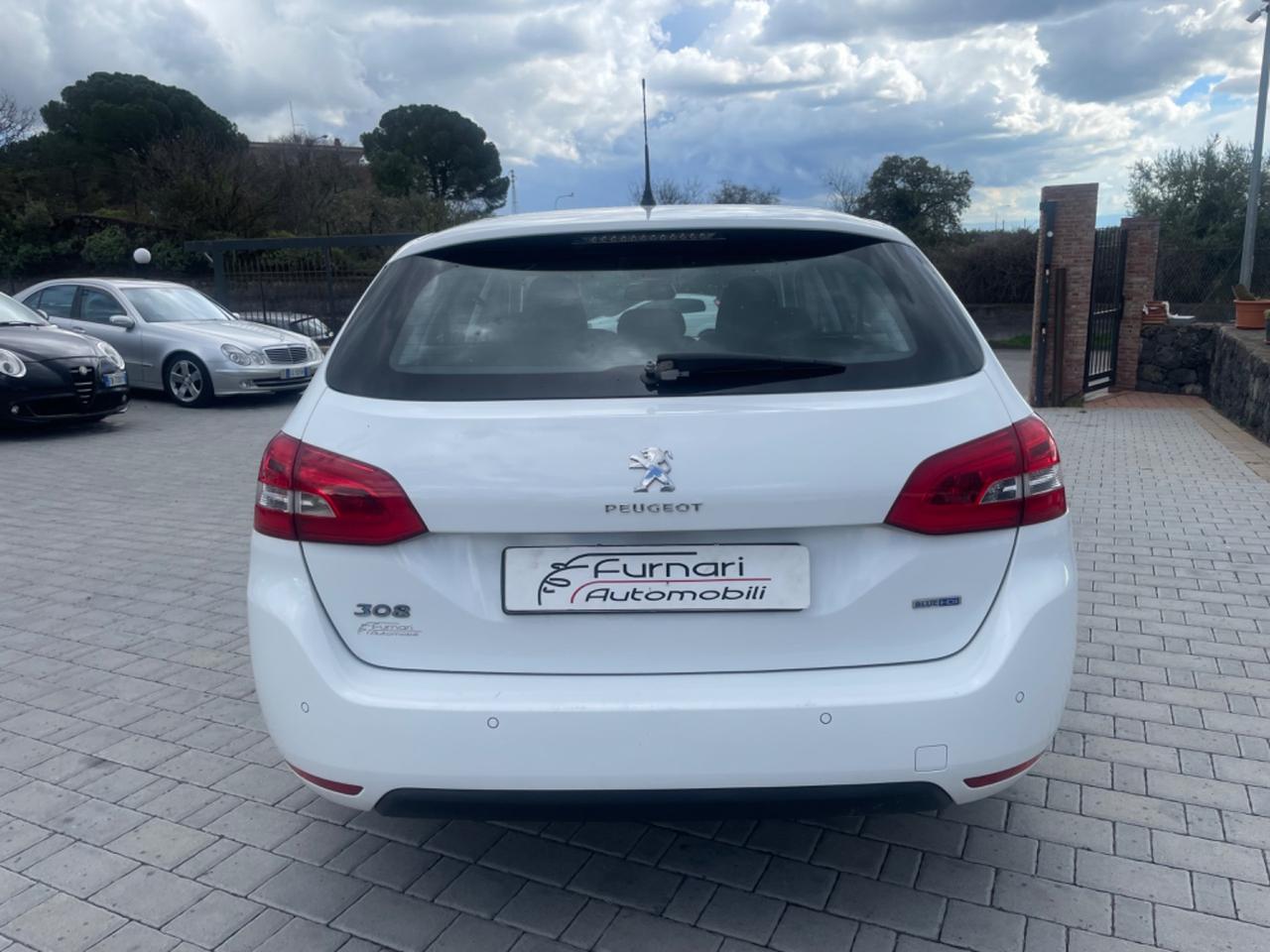 Peugeot 308 BlueHDi 100 S&S Business