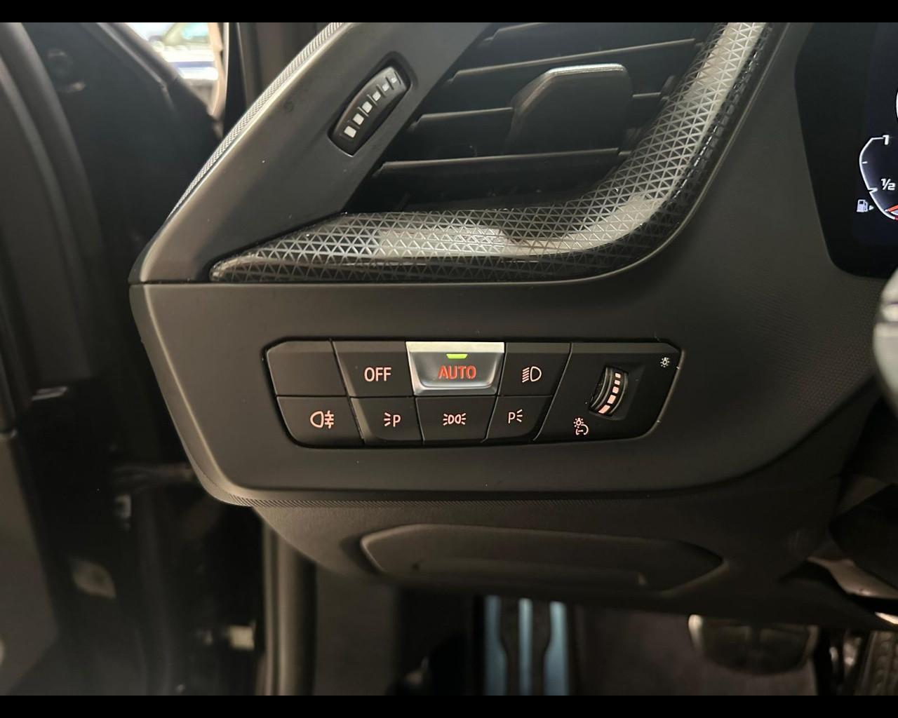 BMW Serie 1 (F40) - M 135i xDrive