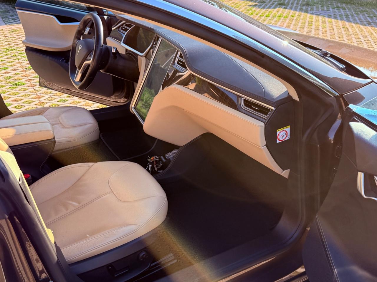 Tesla Model S 85 ,,RICARICA GRATIS A VITA”