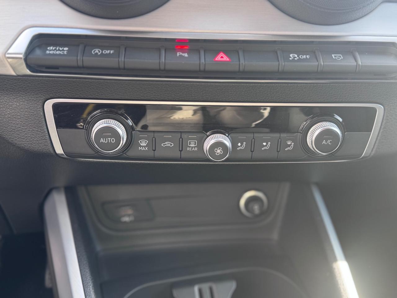 Audi Q2 30 TDI Identity Black