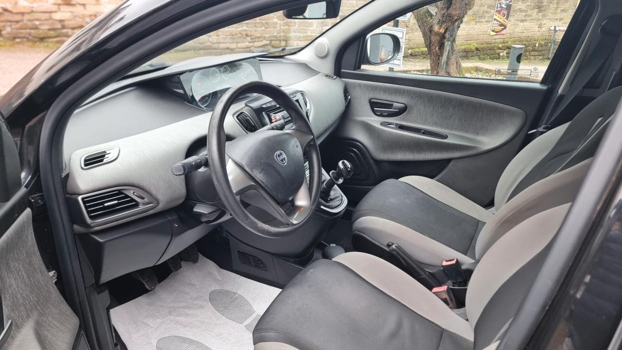 Lancia Ypsilon 0.9 TwinAir 85 CV 5 porte S&S Gold