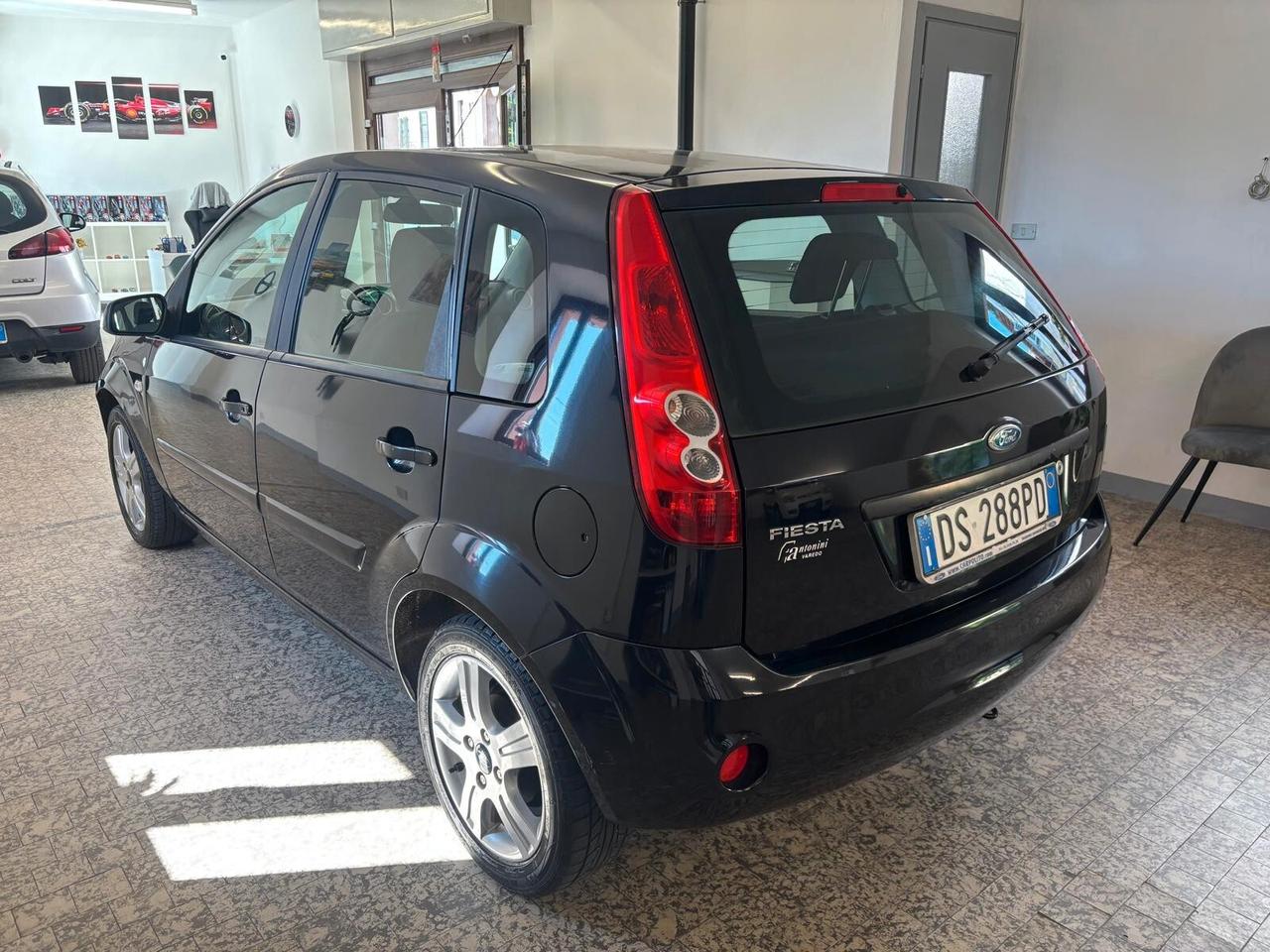 Ford Fiesta 1.2 16V 5p. Ghia