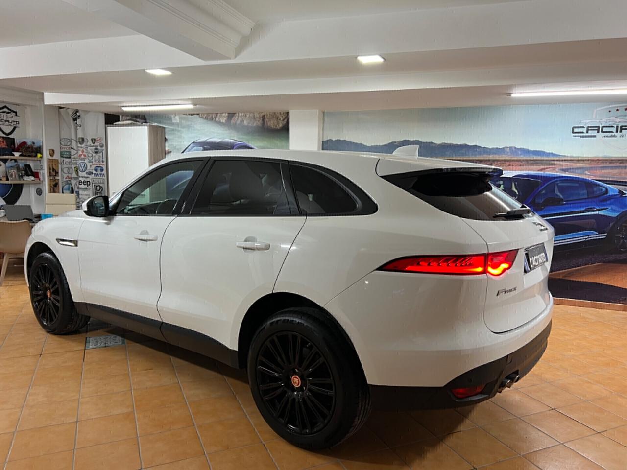 Jaguar F-Pace 2.0 D 180 CV