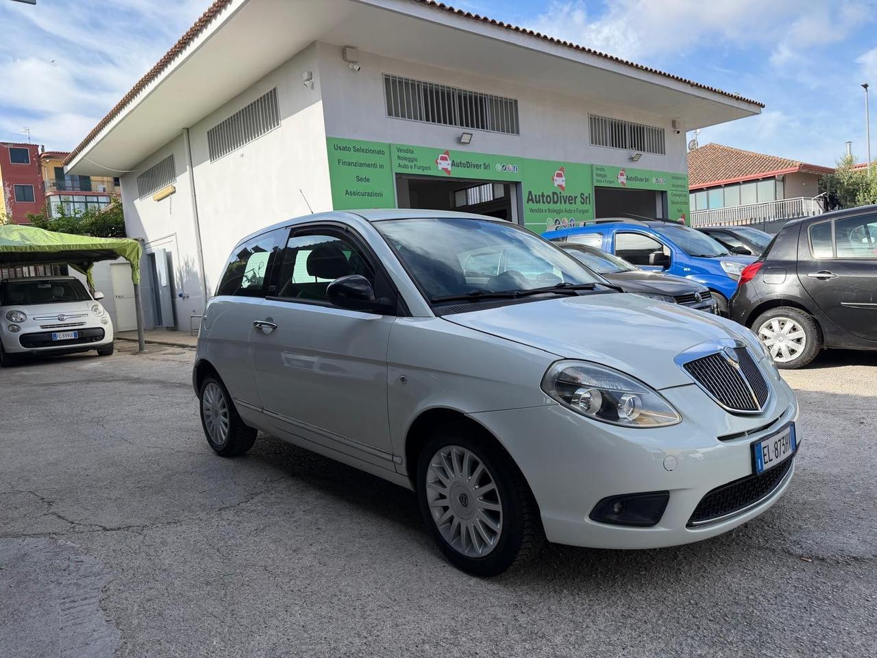 Lancia Ypsilon 1.3 MJT 75 CV Unyca