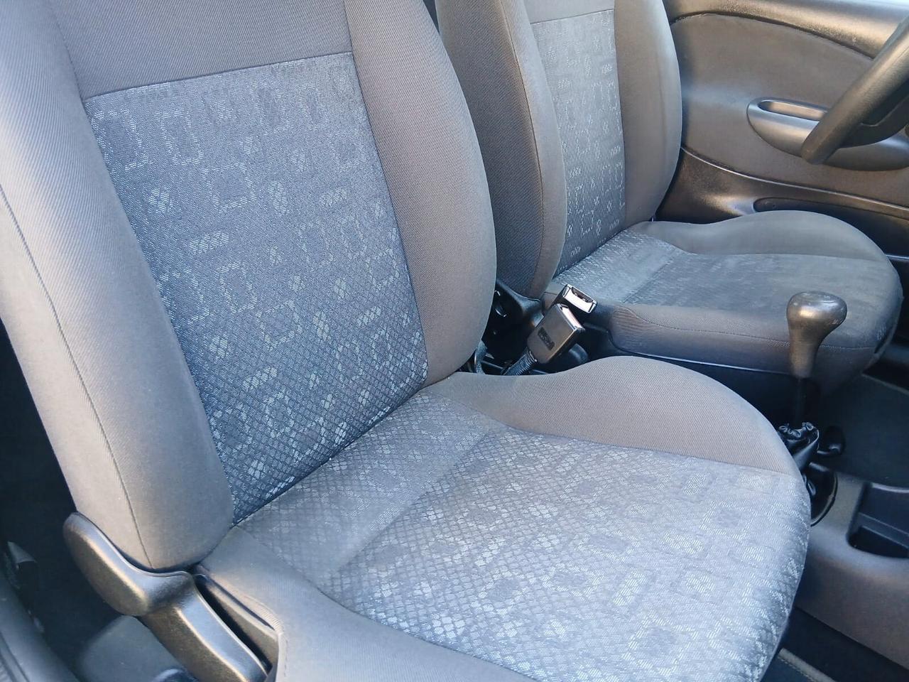 Ford Fiesta 1.2i 16V cat 5 porte Ambiente