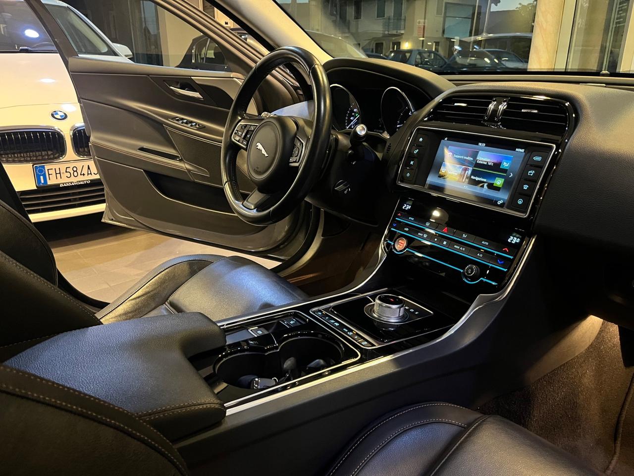 Jaguar XE 2.0d Pure 180cv auto
