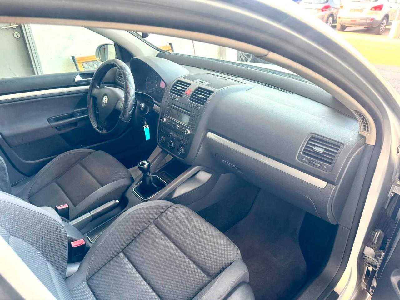 Volkswagen Golf 1.6 16V FSI 5p. Sportline