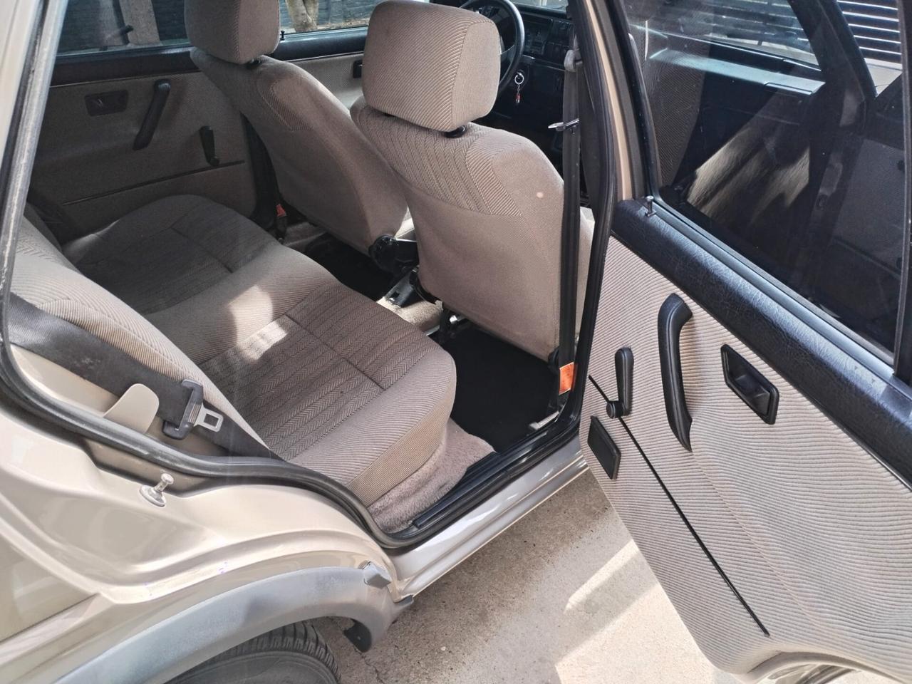 Volkswagen Golf 1300i cat 5 porte GL