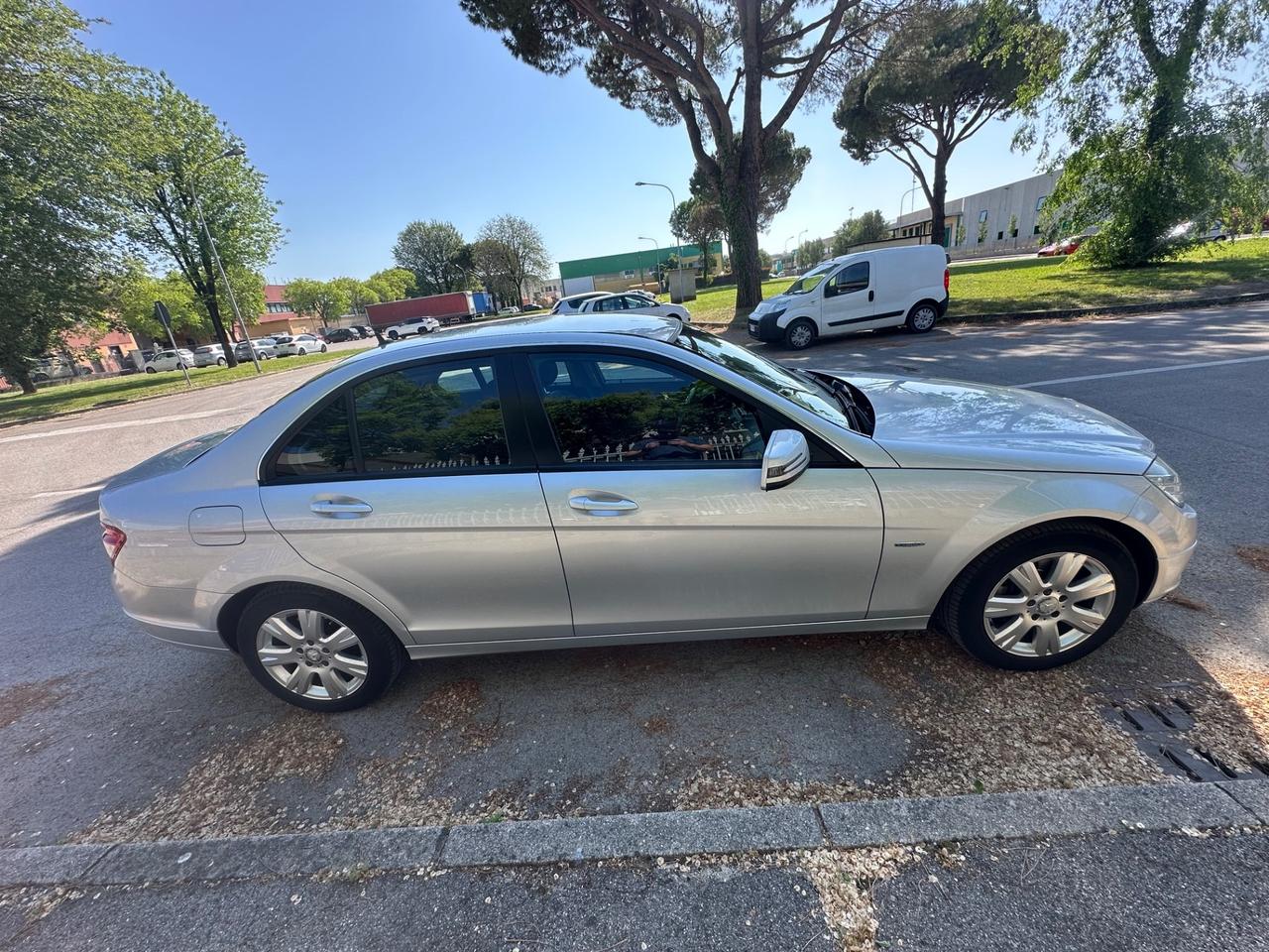 Mercedes-benz C 220 CDI BlueEFFICIENCY Avantgarde