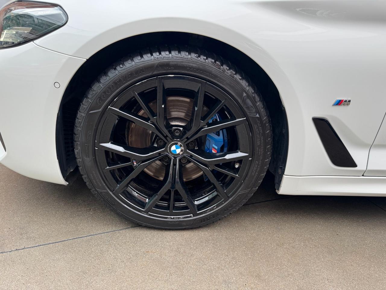 BMW 520 G31d Touring LCI mhev 48V xdrive Msport auto