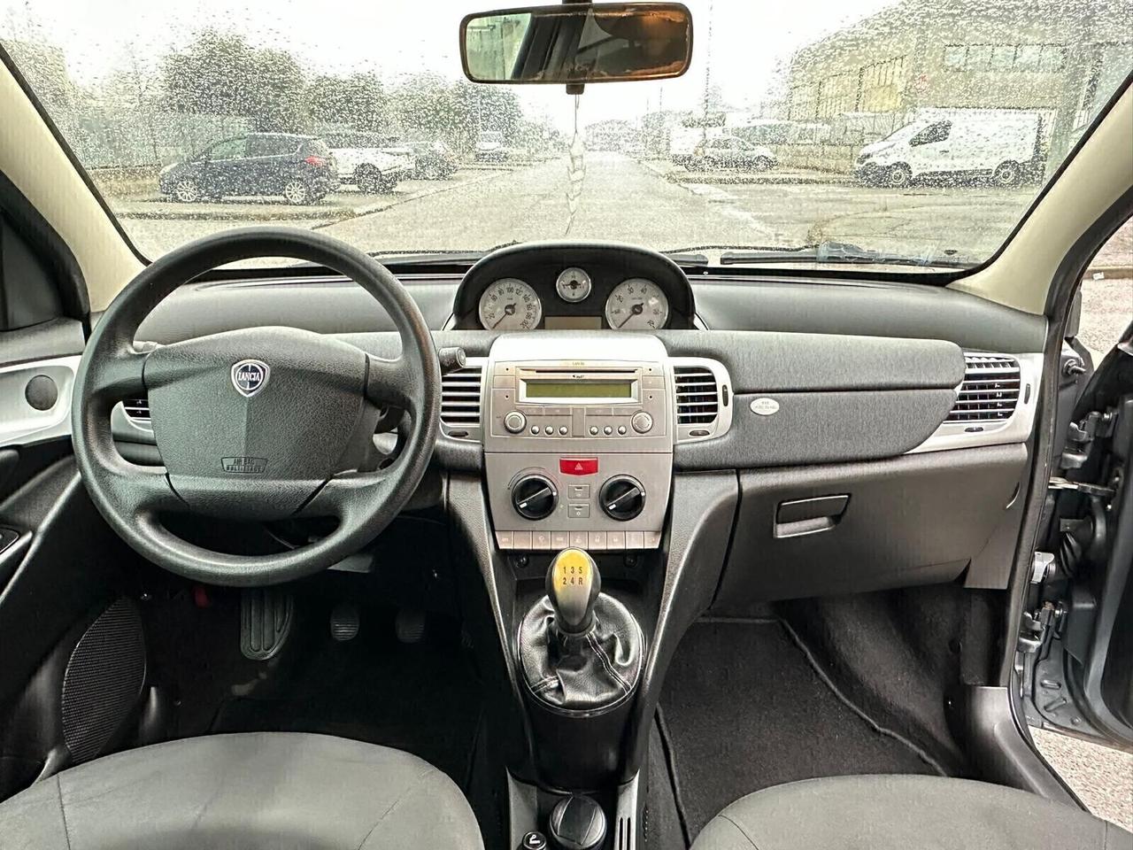 Lancia Ypsilon 1.3 MJT 75 CV Unyca