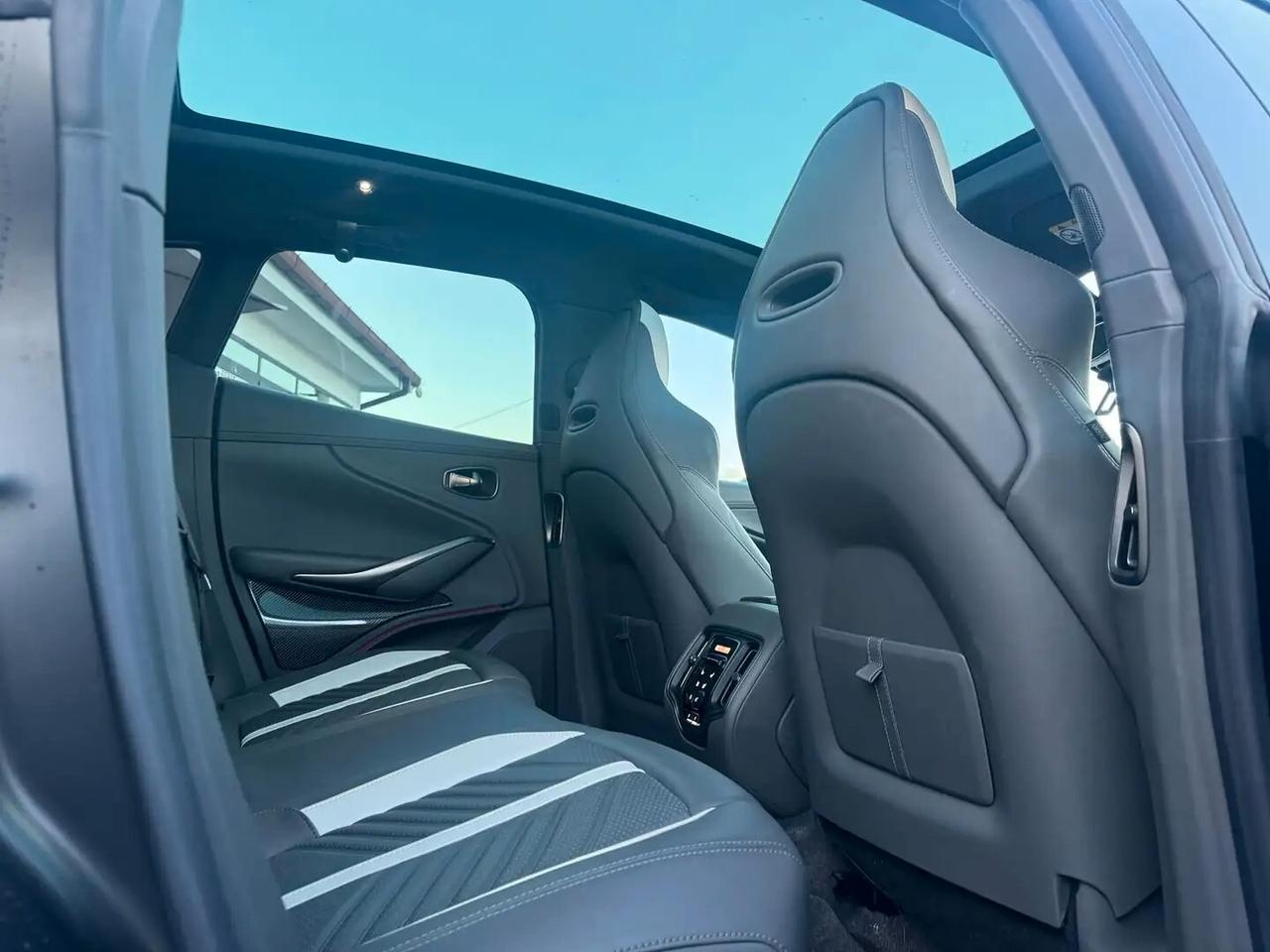 Aston Martin DBX DBX707
