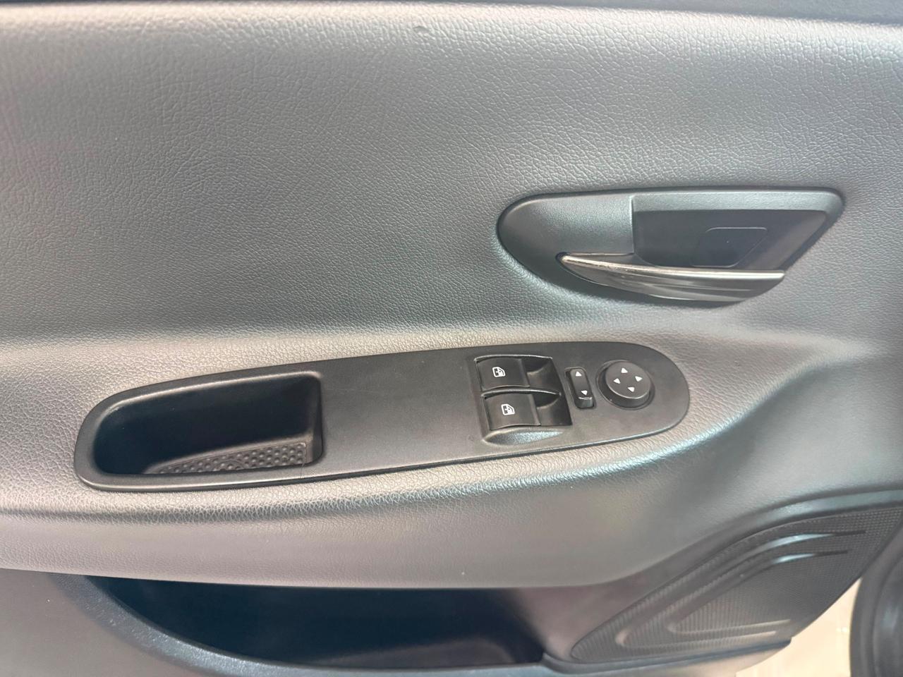 Lancia Ypsilon 1.2 69 CV 5 porte S&S Silver-2013