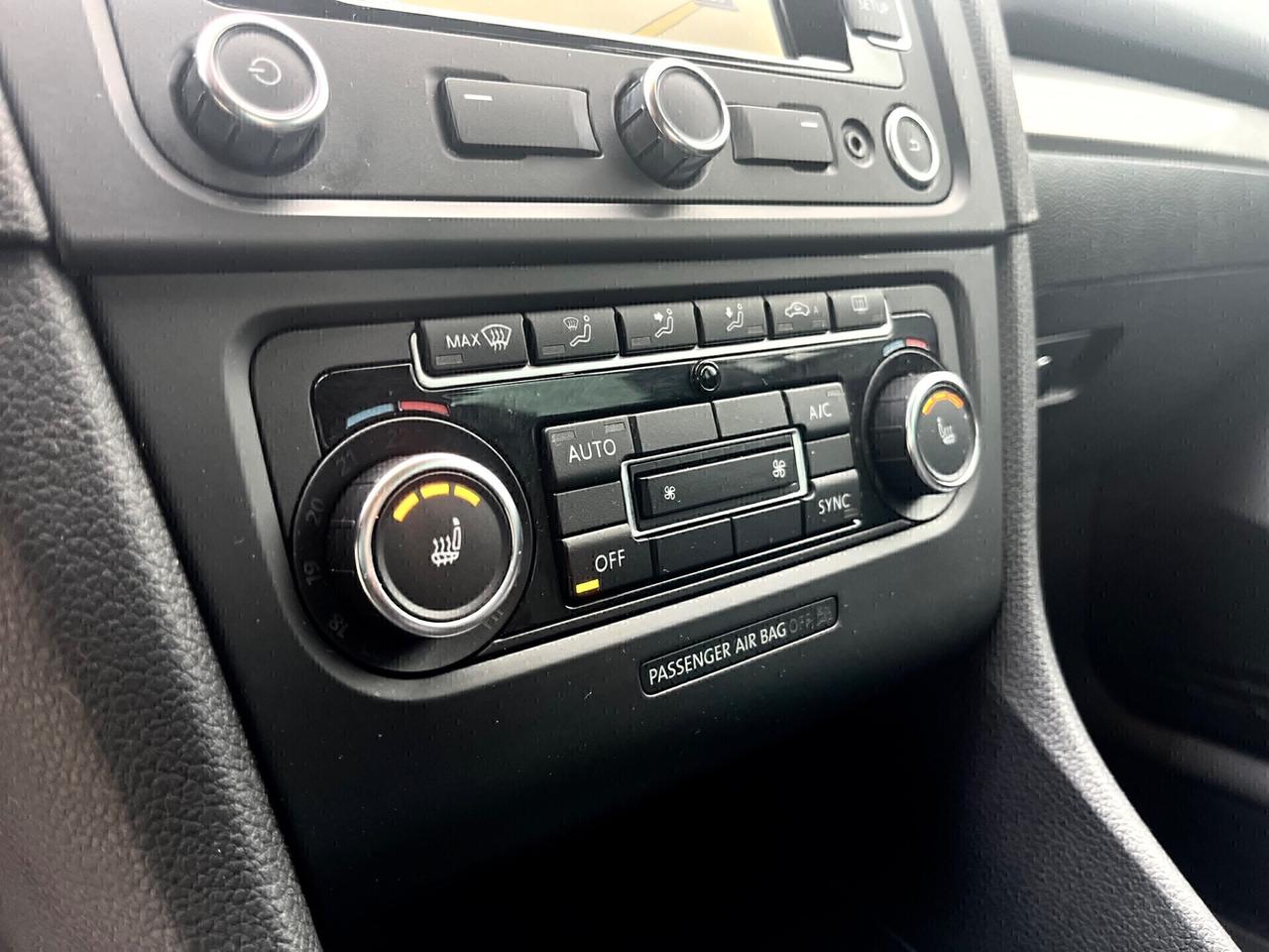 Volkswagen Golf 1.6 TDI(105cv)*NAVI*SEDILRISCALD*SENSORI