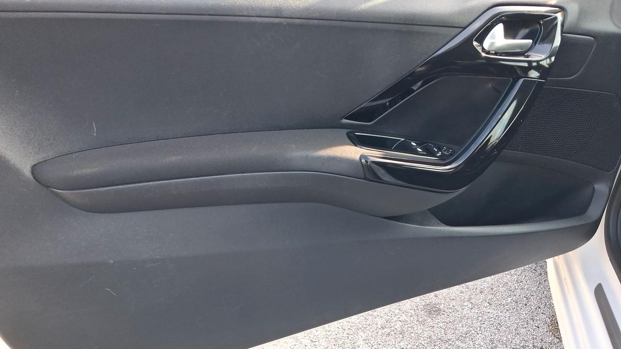 Peugeot 208 1.2 benzina