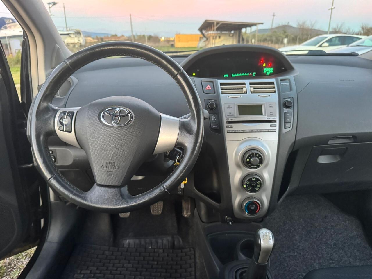 Toyota Yaris 1.0 5 porte SOLAMENTE 129.000 KM