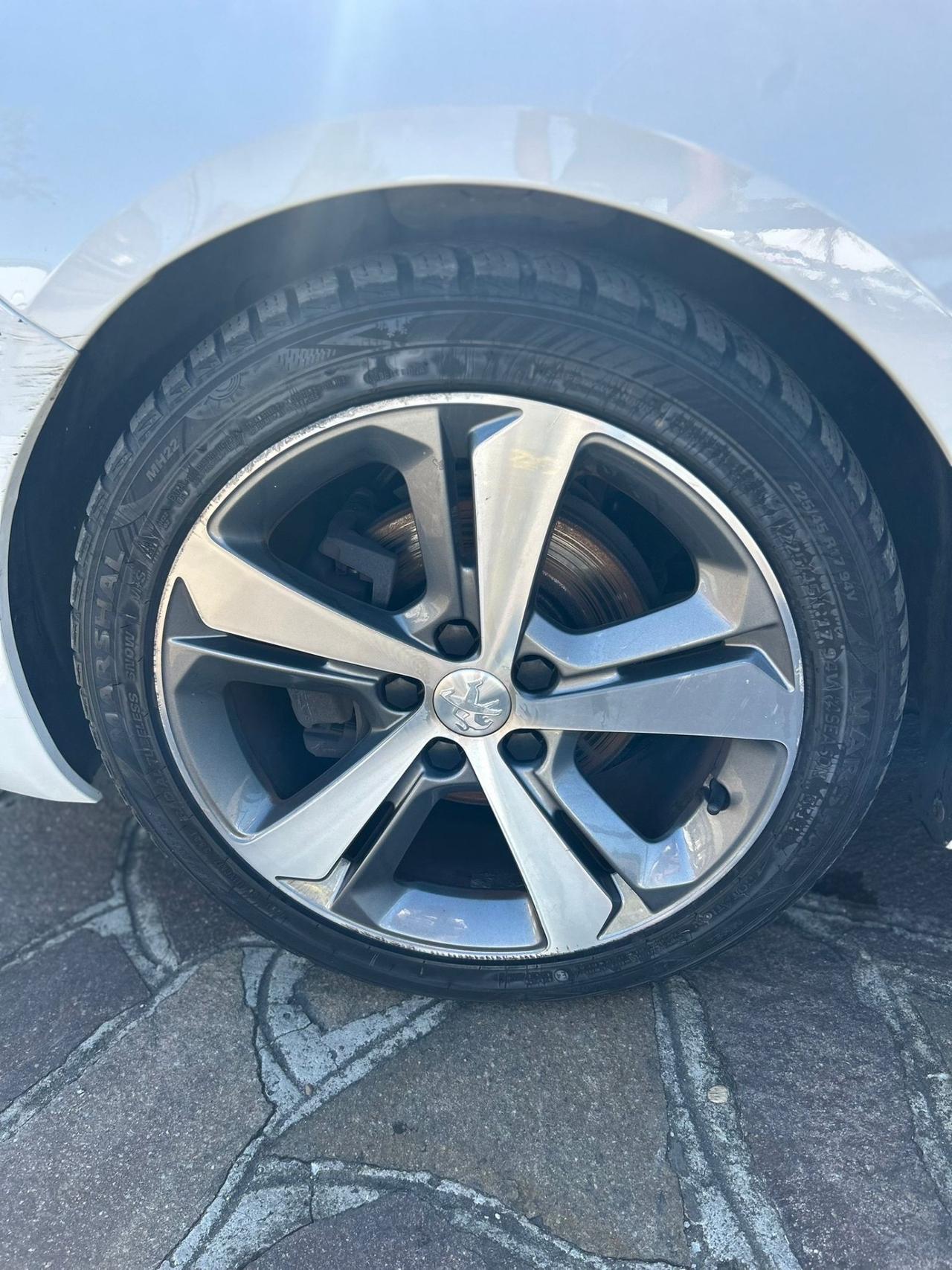 Peugeot 308 BlueHDi 120 S&S SW Allure