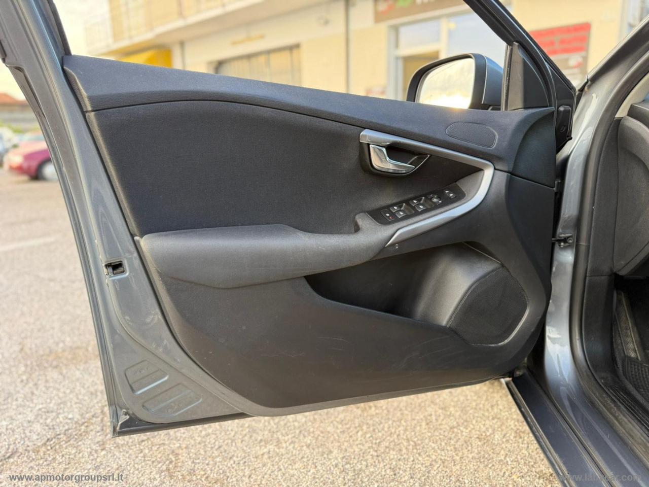 VOLVO V40 D2 Momentum