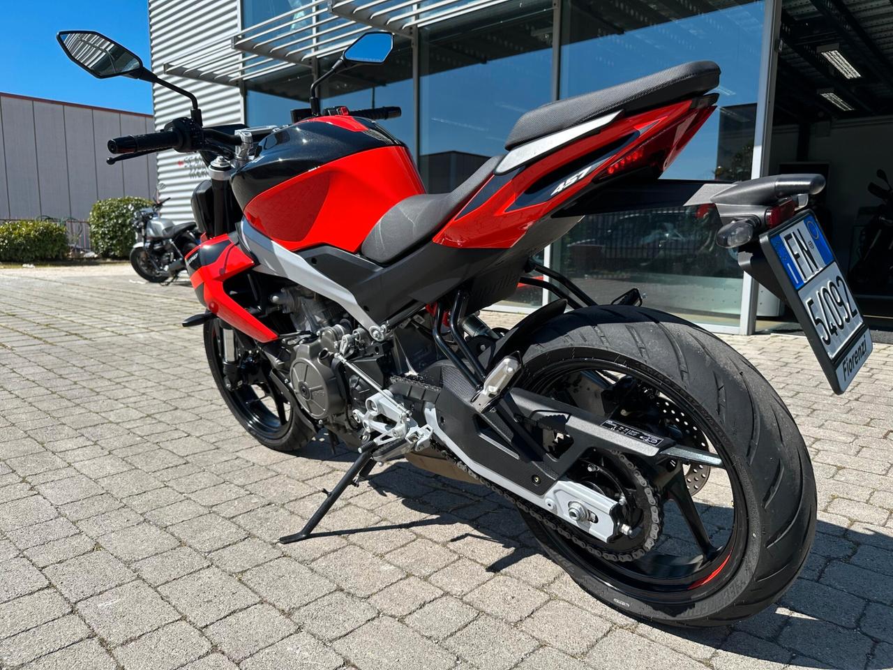 Aprilia Tuono 457