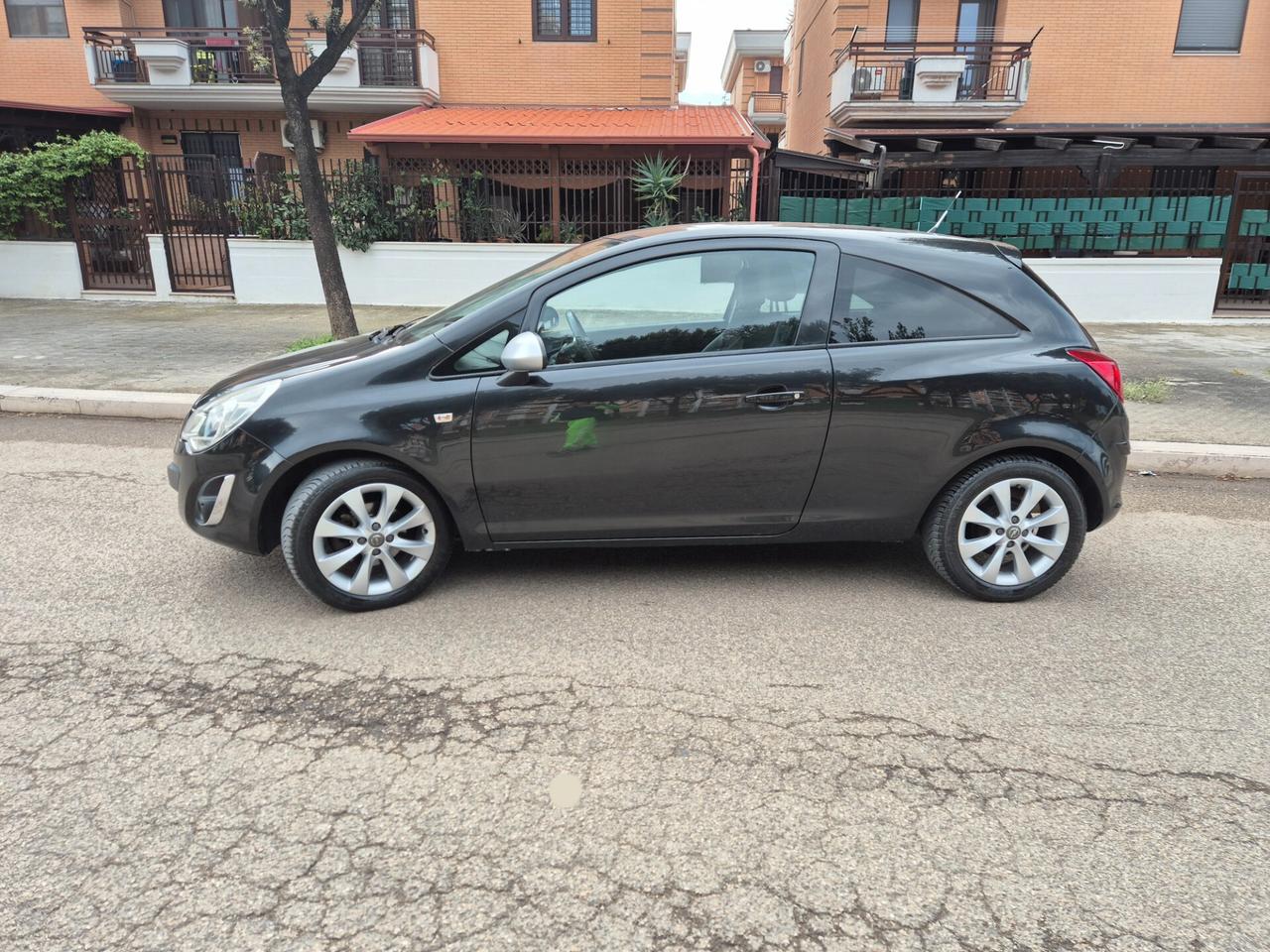 Opel Corsa 1.2 85CV gpl 3 porte anno 2013