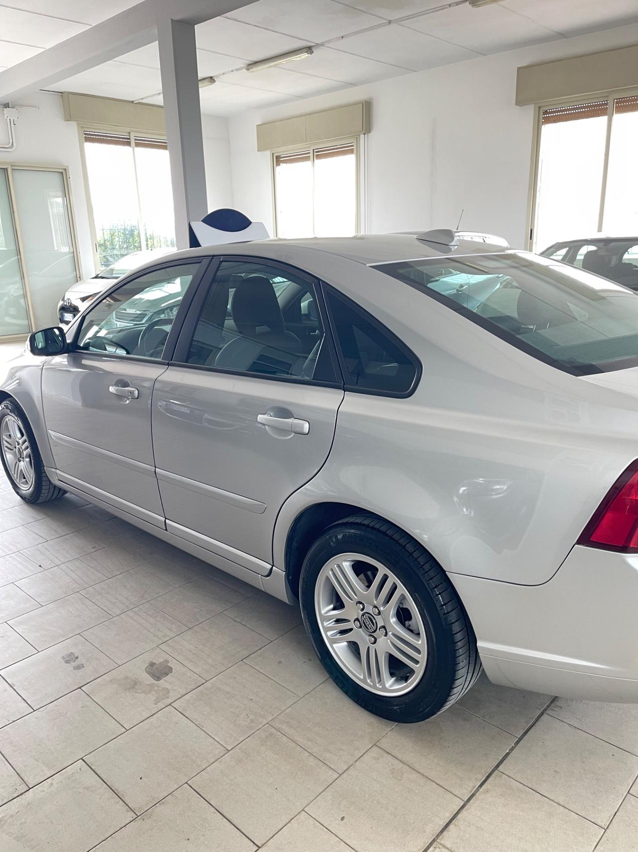 Volvo S40 2.0 D cat Summum