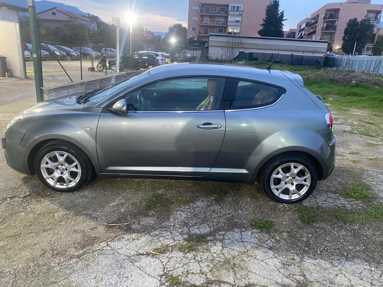 Alfa Romeo MiTo 1.6 JTDm-2 S&S Distinctive Sport Pack