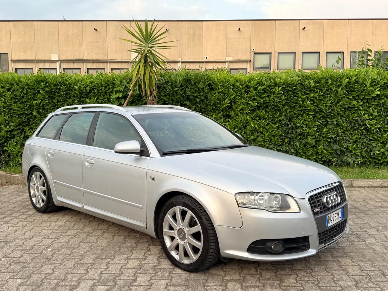 Audi A4 2.0 TDI S LINE