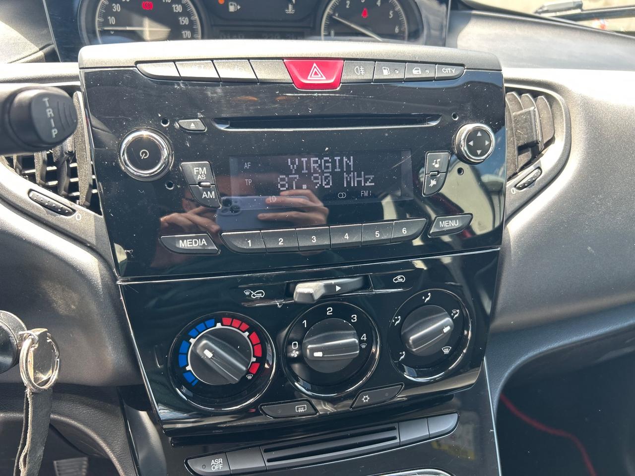Lancia Ypsilon 0.9 TwinAir 85 CV 5 porte Metano Ecochic Platinum