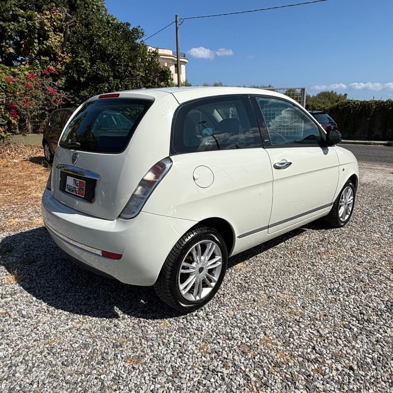 Lancia Ypsilon 1.3 MJT 75 CV Unyca