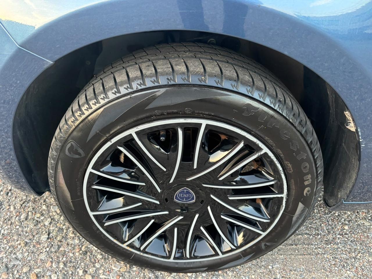 Lancia Ypsilon 1.0 FireFly Hybrid Silver NO VINCOLI DI FINANZIAMENTO