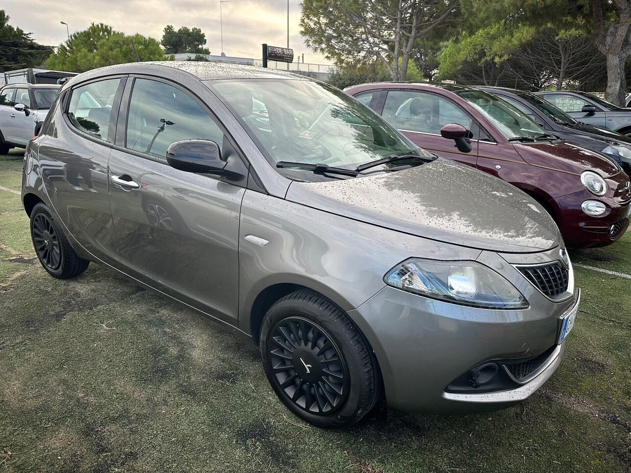 Lancia Ypsilon 1.0 FireFly 5 porte S&S Hybrid Ecochic Gold