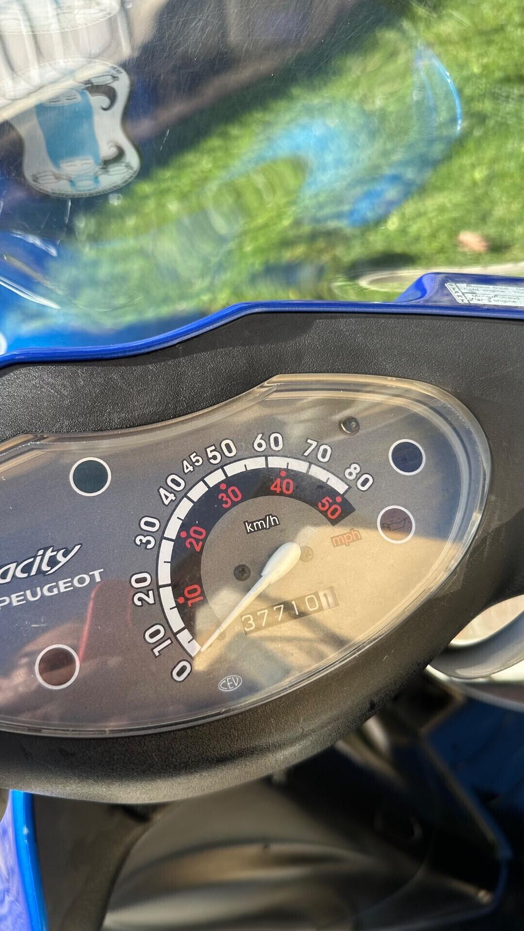 Peugeot Vivacity 50 2 tempi con parabrezza