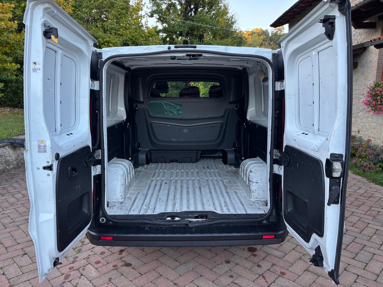 Renault Trafic T27 2.0 dCi 120CV 6 POSTI - 09/2020