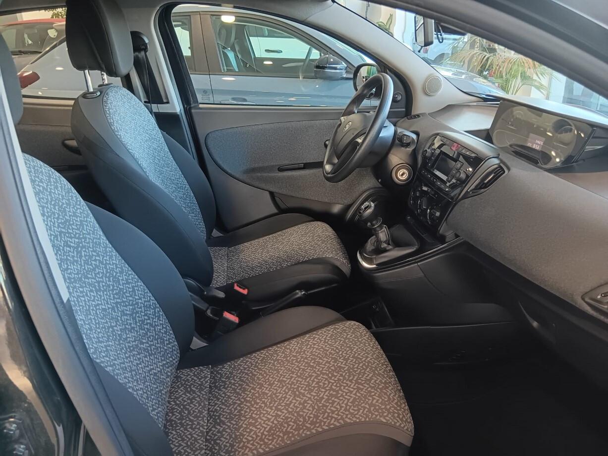 Lancia Ypsilon Hybrid Silver 1.0 (70 cv)