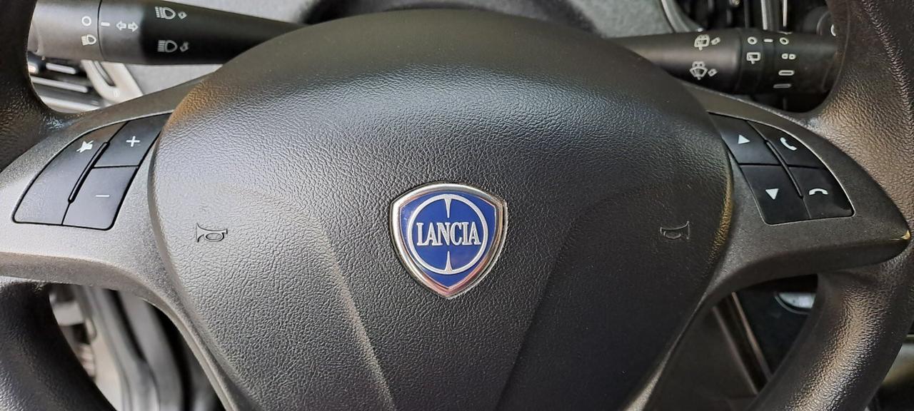 Lancia Ypsilon 1.0 FireFly 5 porte S&S Hybrid Ecochic Silver KM. 18000 AUTO PER NEOPATENTATI